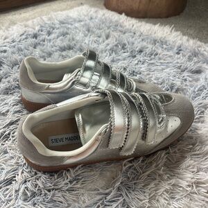 Steve Madden Metallic Silver Velcro Sneakers 10